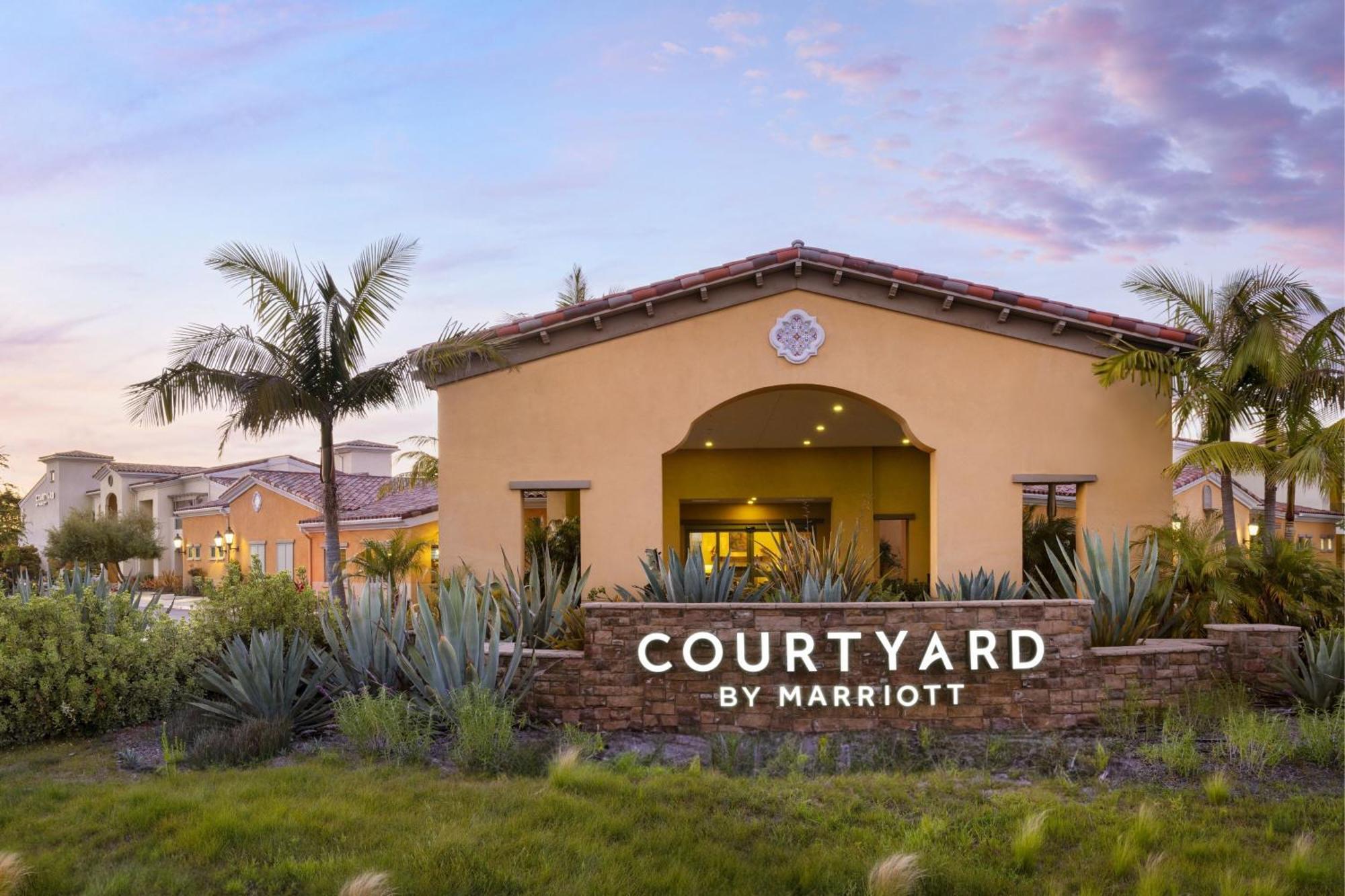 Courtyard By Marriott Santa Barbara Goleta Hotel Bagian luar foto